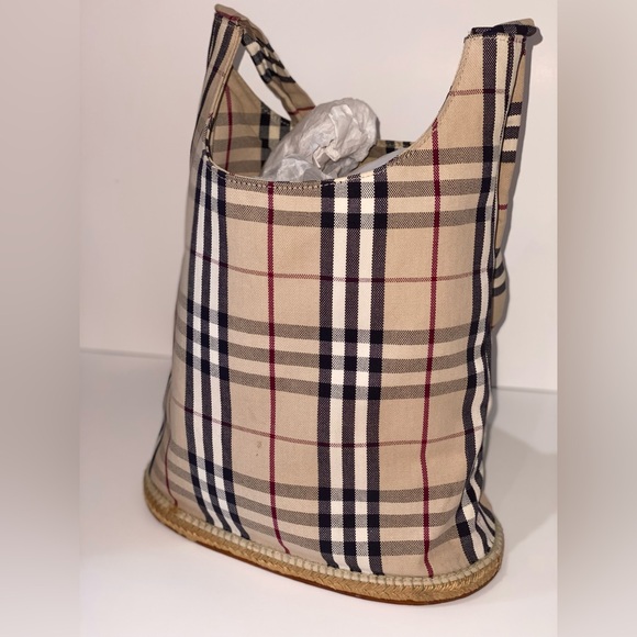 Authentic Burberry bag 🔥🔥 - Picture 4 of 11